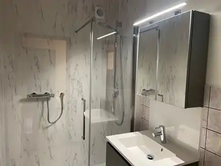 Gelijkvloers 2-slaapkamer appartement met terras en garage foto 4