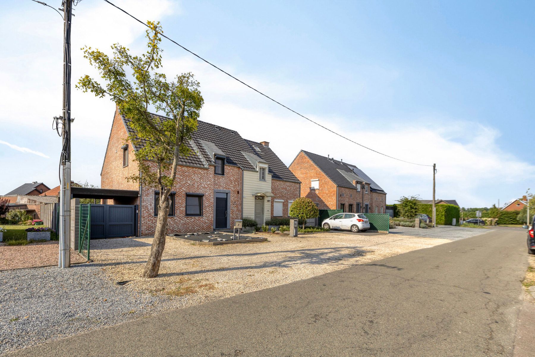 eengezinswoning met 3 slaapkamers foto {{pictureIndex}}