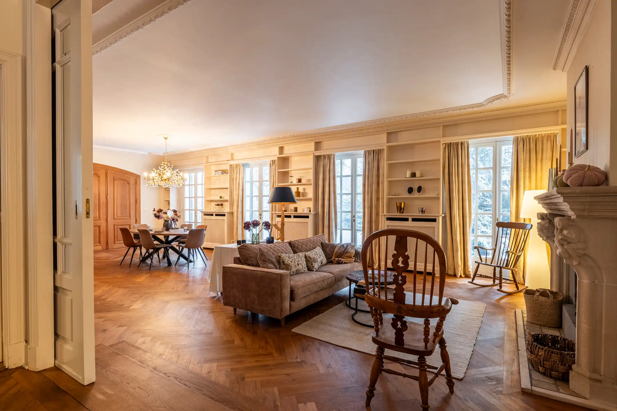 Villa met binnenzwembad en conciërgerie op riant perceel foto 4