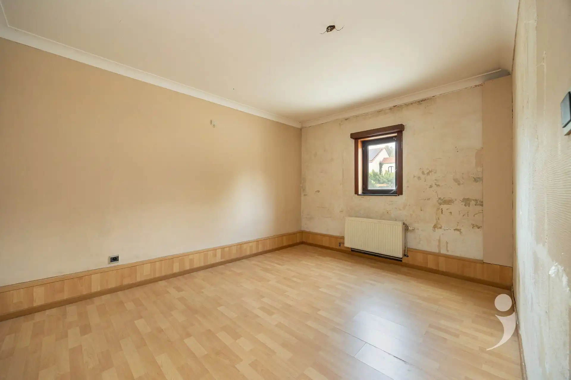 Te renoveren woning met veel potentiëel foto 10