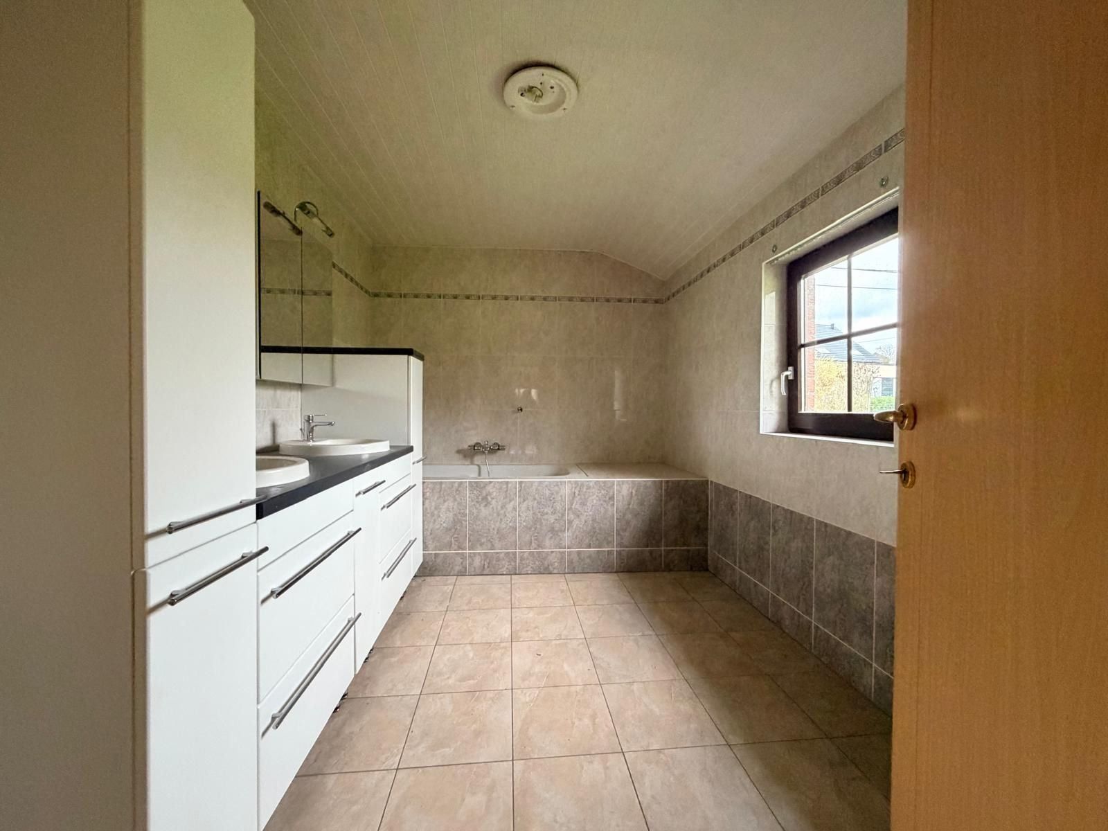 Woning te huur met 3 slaapkamers foto 8