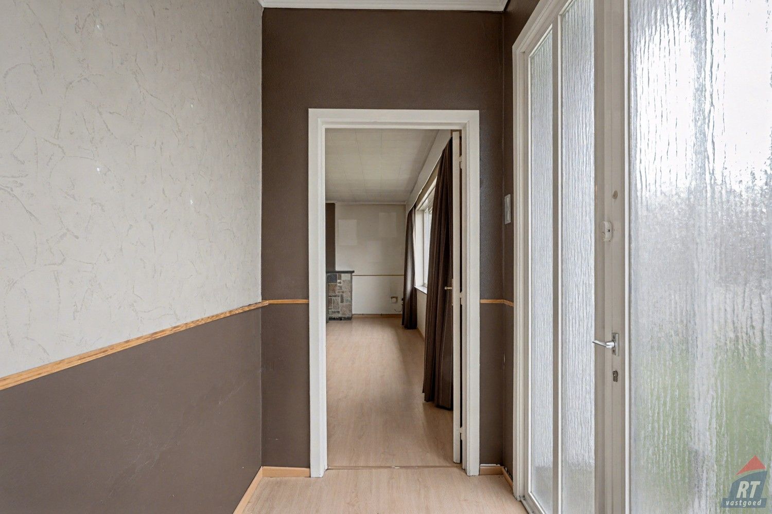 Gelijkvloerse halfopen woning met tuin en renovatiepotentieel in het hart van Sint-Truiden foto 2