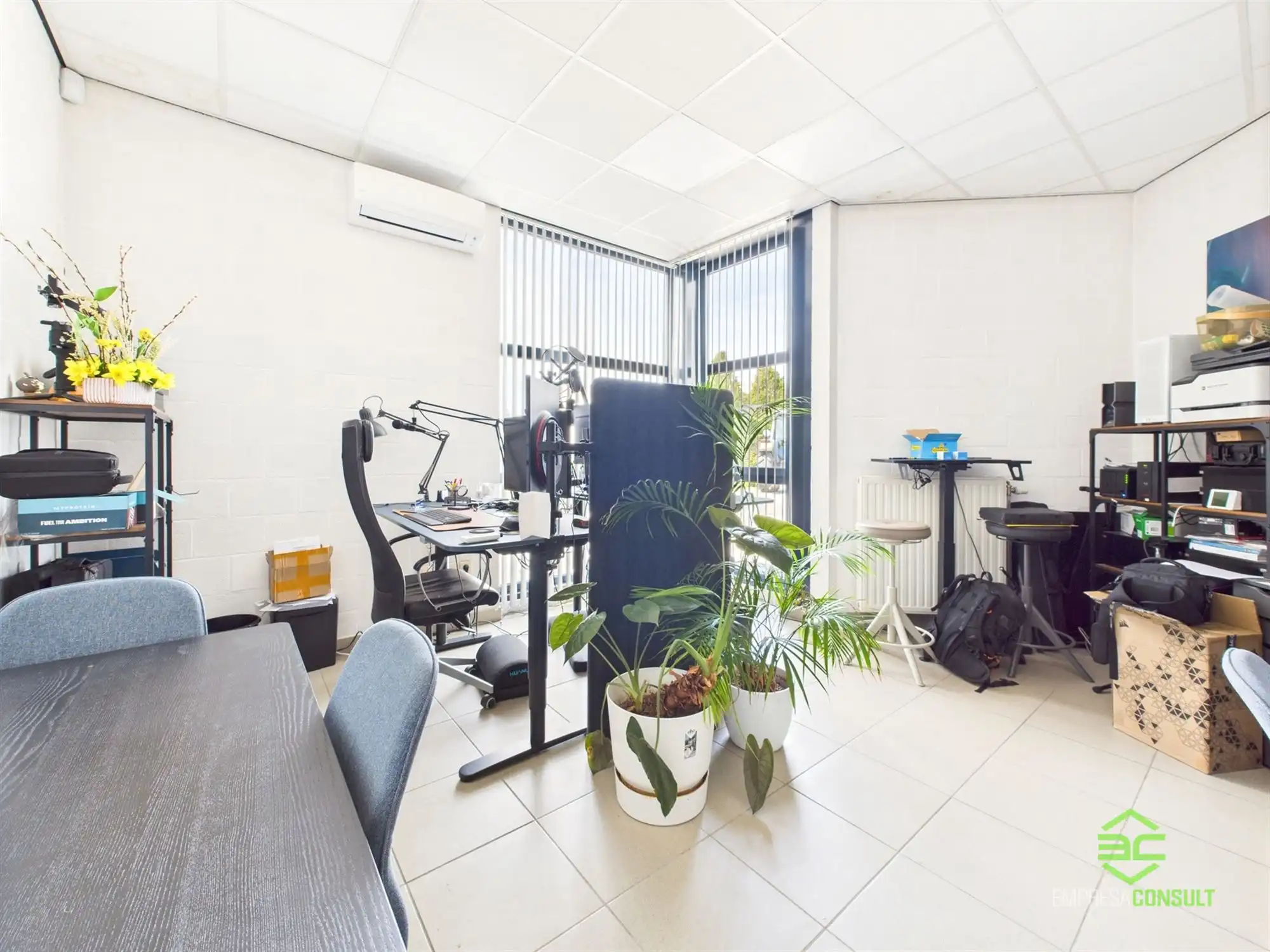 Instapklare werkplaats van 355m² met toonzaal en conciërgewoning! foto 17