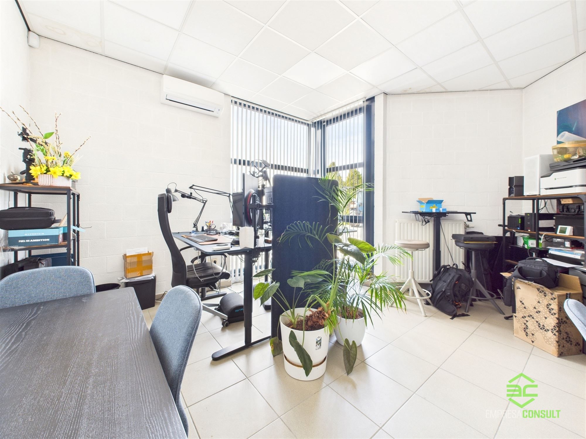 Instapklare werkplaats van 355m² met toonzaal en conciërgewoning! foto 17