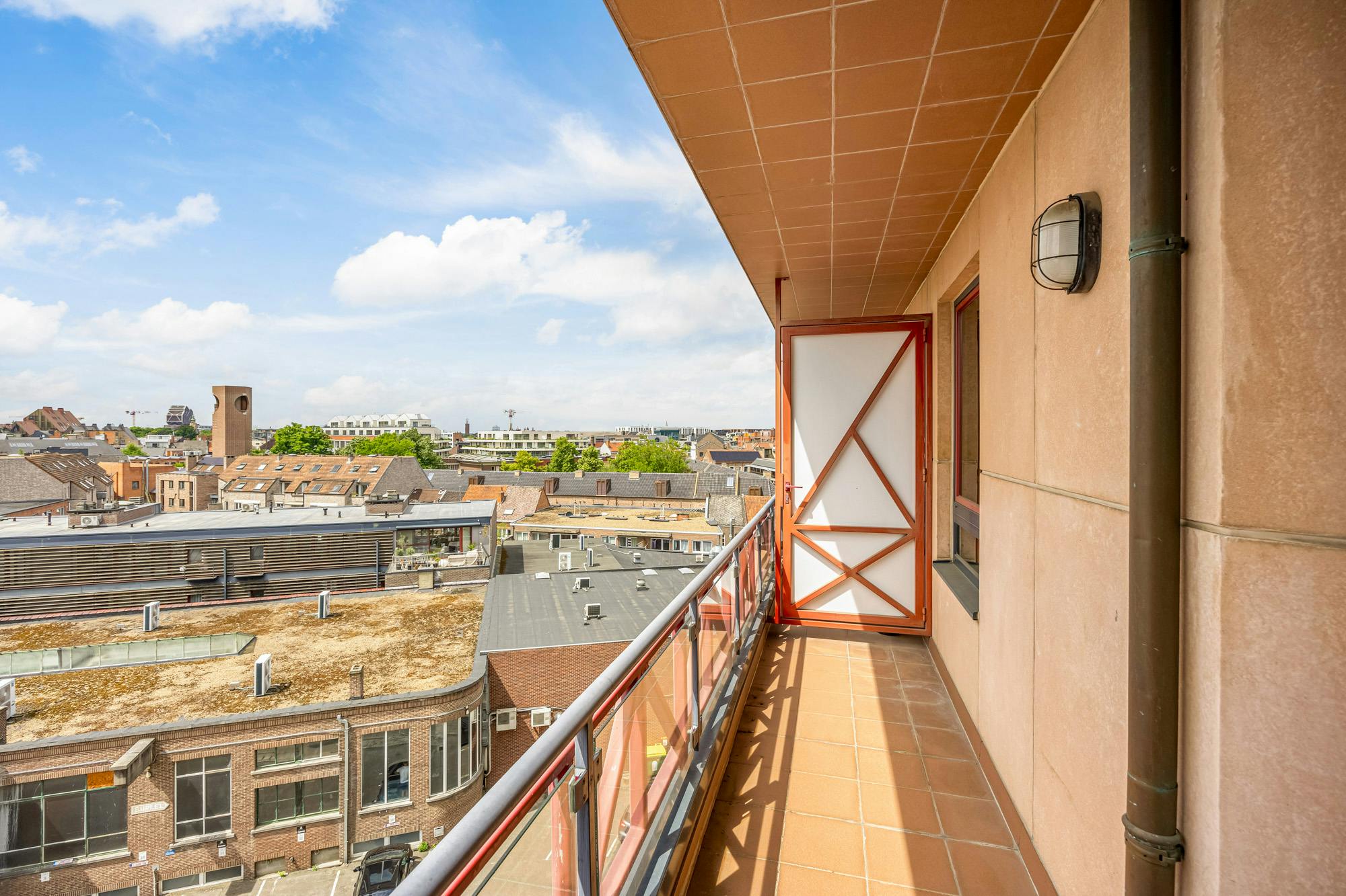 Ruim appartement te koop in hartje Hasselt met terras en parkeerplaats foto 20