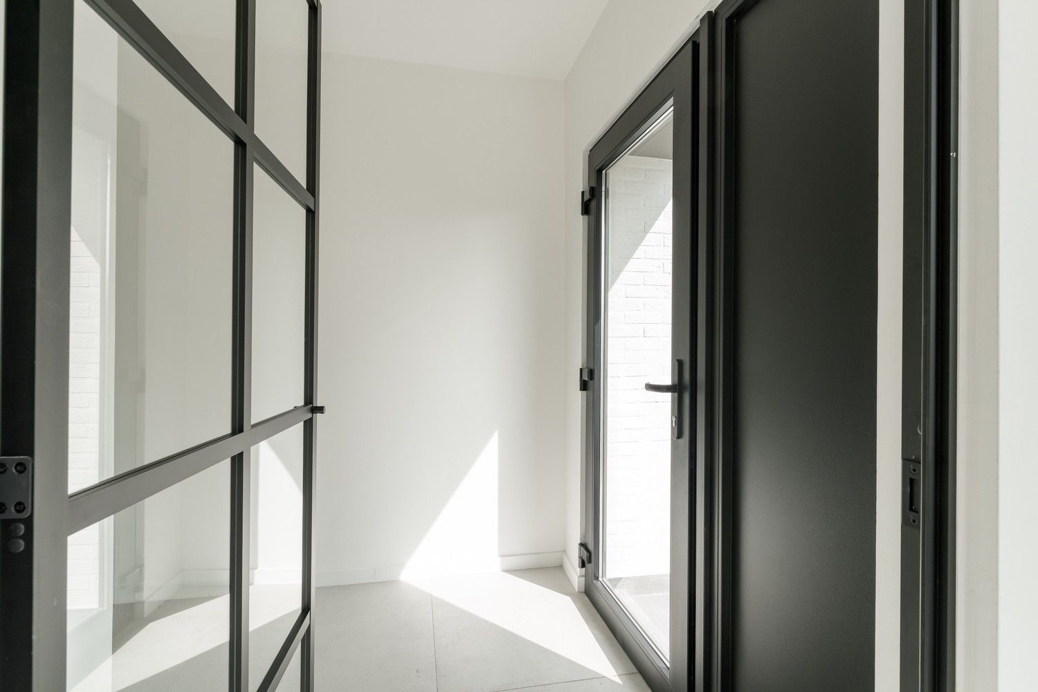 Prachtig 3 slaapkamer appartement met garagebox en privatieve berging foto 4