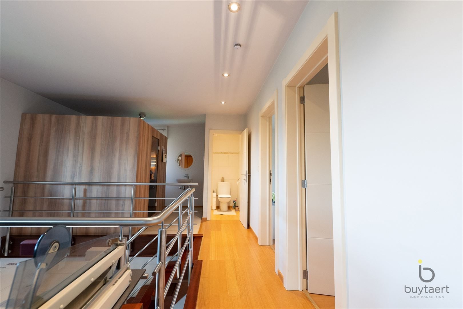 RUIMTE, RUST EN ONTSPANNING: MODERNE VILLA MET ZWEMBAD, SAUNA EN JACUZZI foto 31