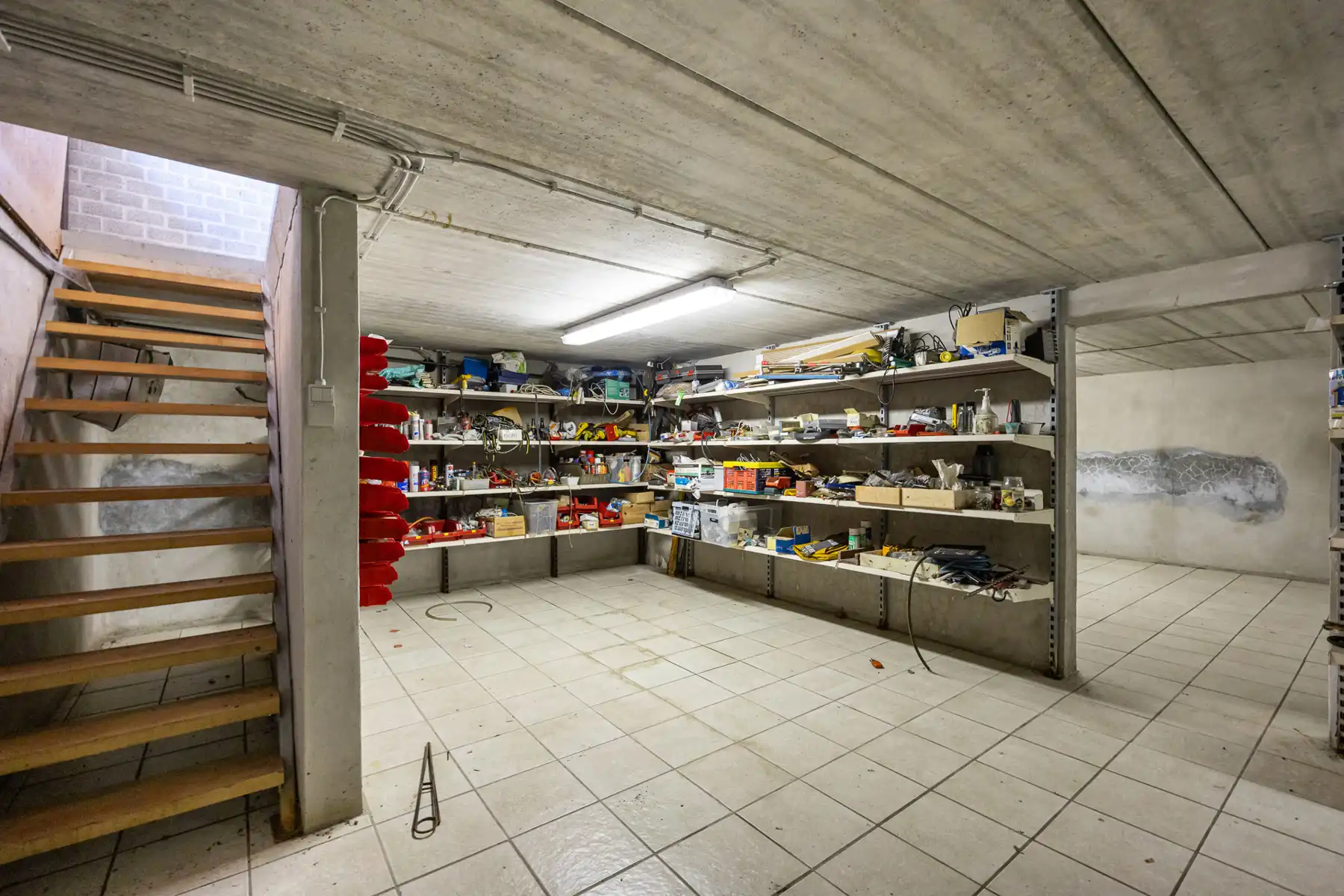 Gerenoveerde laagbouwwoning met grote opslagruimte op ca 1.374m² (opsplitsing tot 2 bouwgronden mogelijk). foto 29
