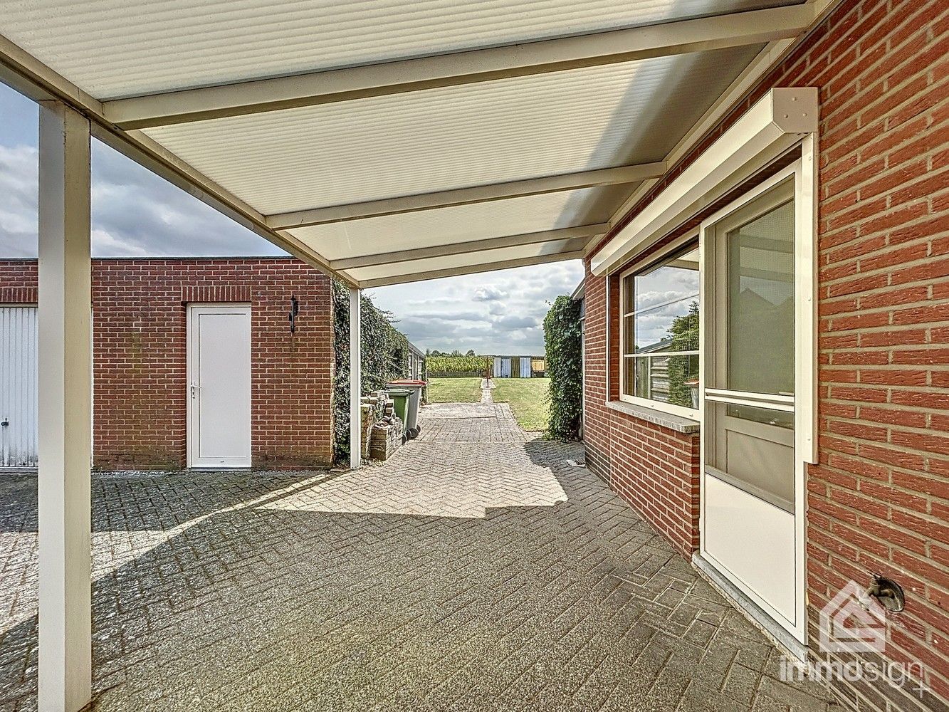 Instapklare gelijkvloerse woning (bungalow) op een perceel van 1079 m² met uitzicht over de velden, vlakbij de grens met Nederland foto 26