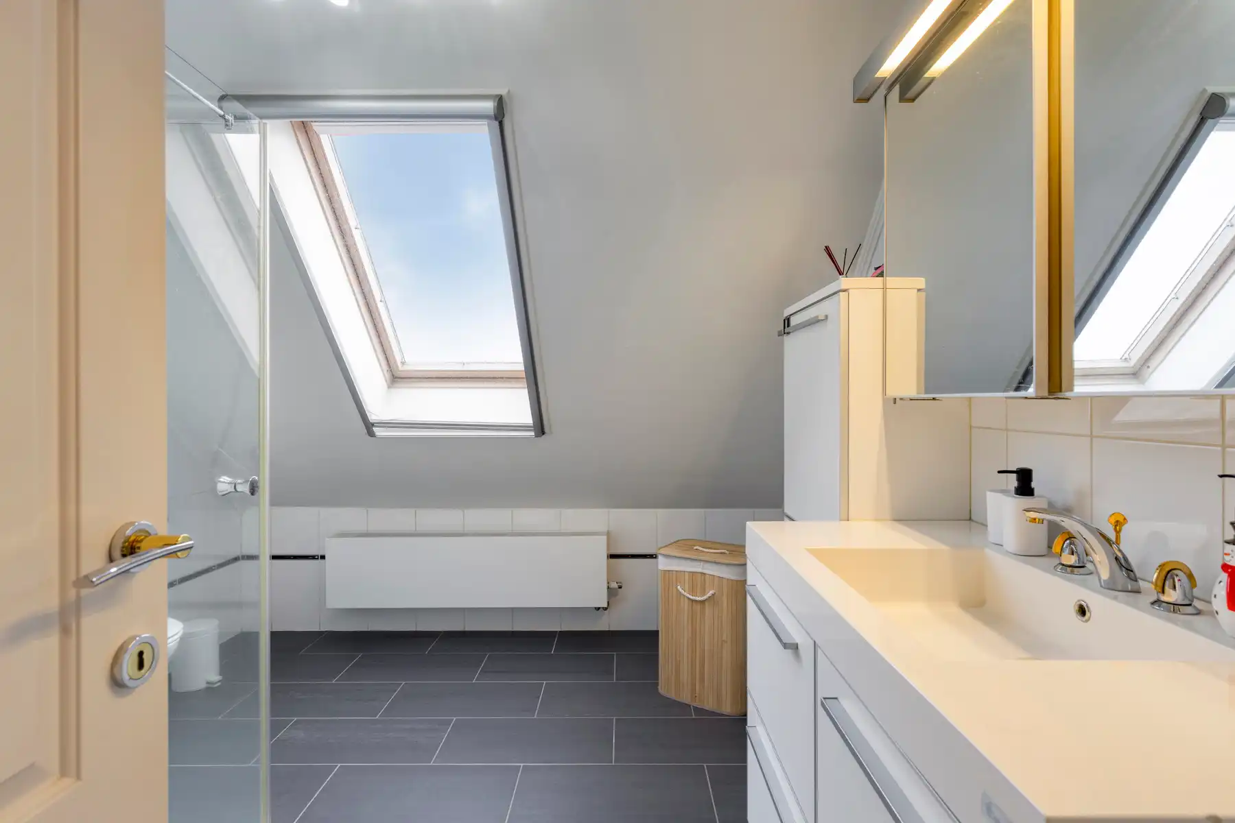 Ruim duplexappartement met 3 slaapkamers in Wommelgem. foto 17
