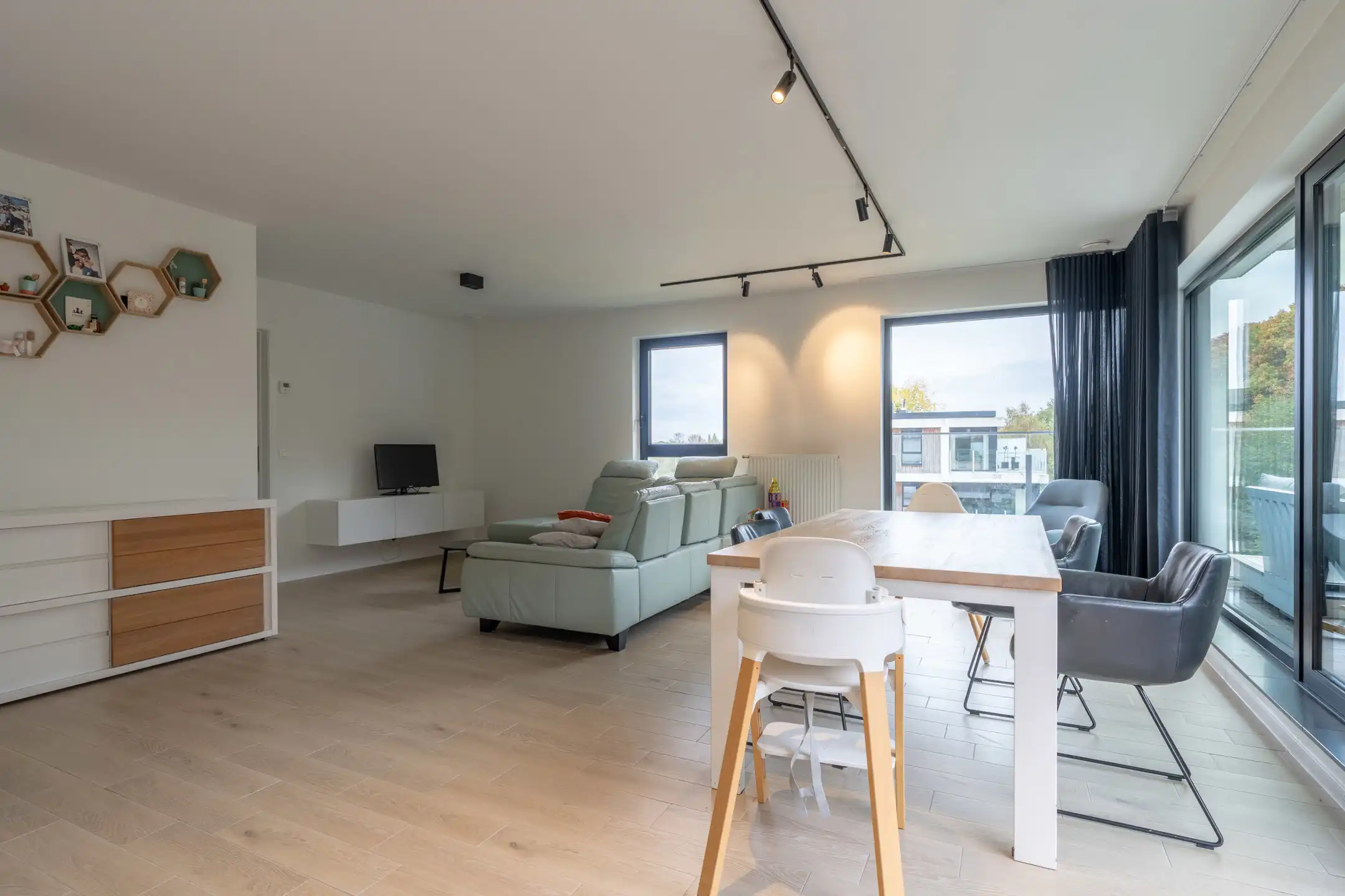 Energiezuinig penthouse met ruim terras en 2 autostaanplaatsen. foto 6