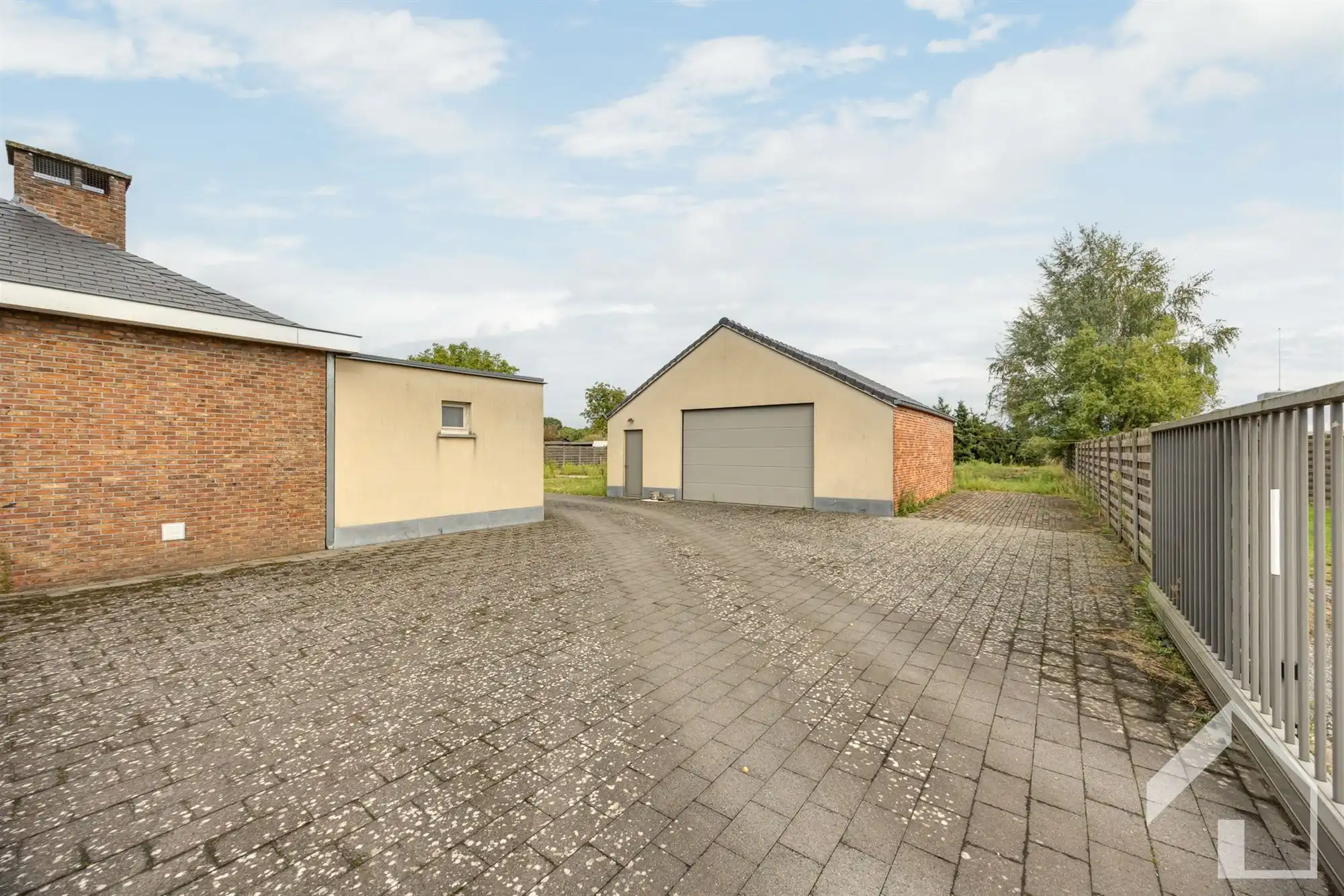 Gerenoveerde laagbouwwoning op 2984m2 foto 14