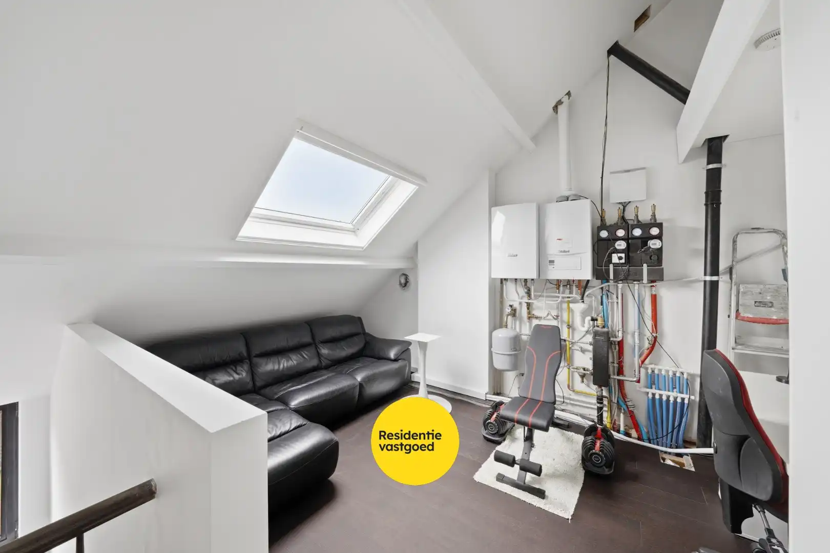 Volledig gerenoveerde woning met zonnige buitenruimte foto 25