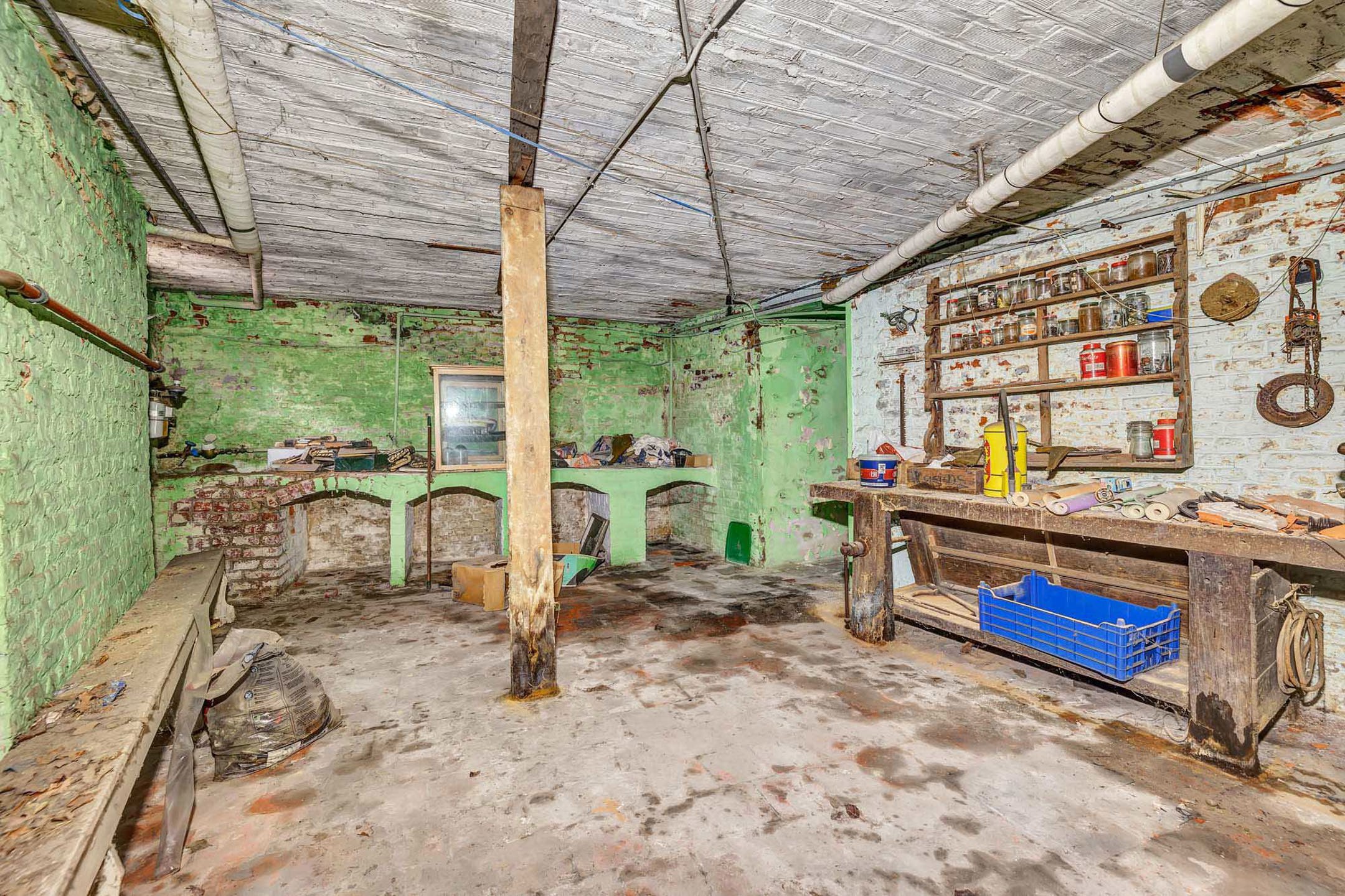 Ruime te renoveren woning op 12a 80ca gelegen in het centrum van Gooik foto 26