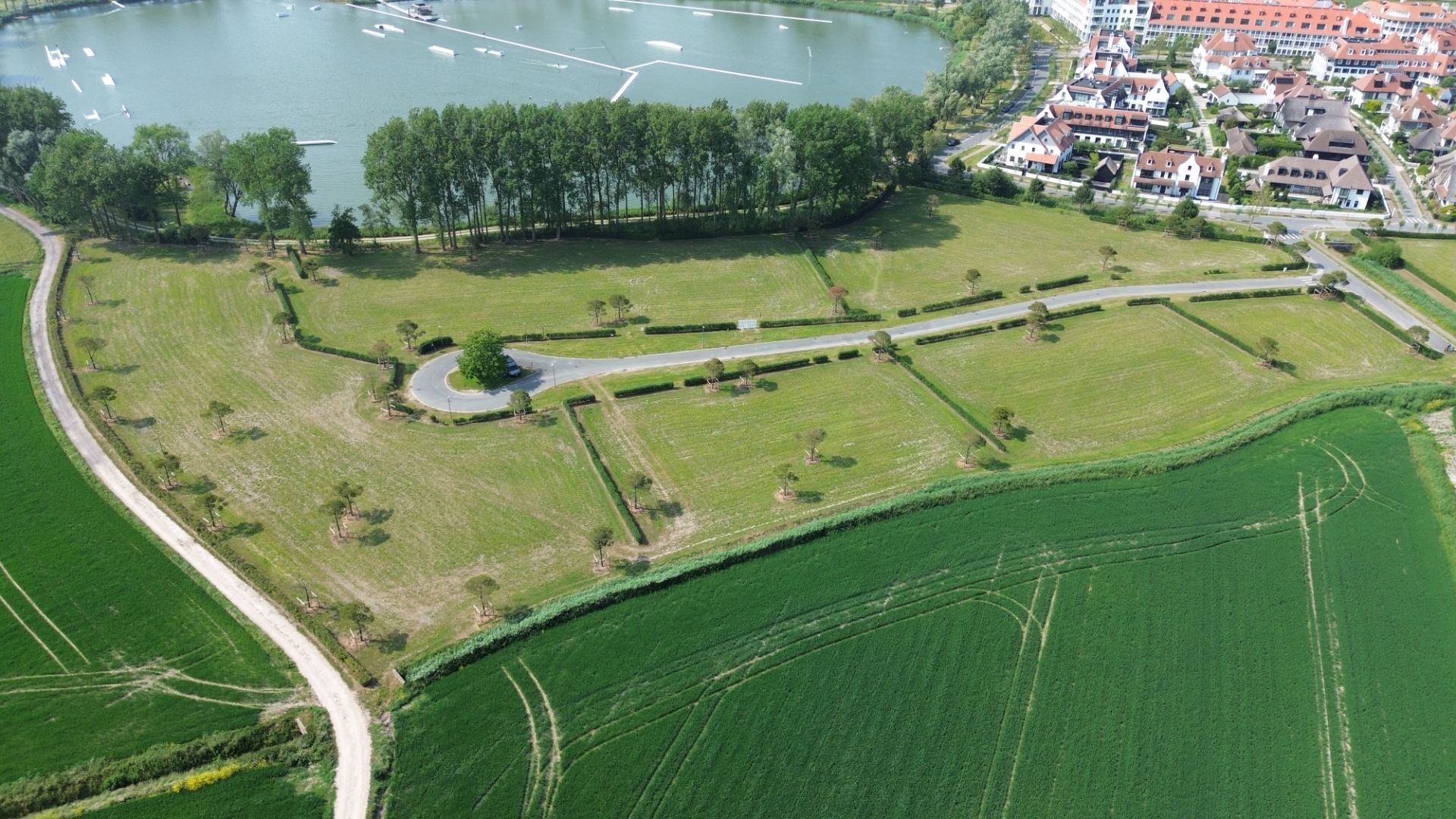 Prachtig bouwlot met zicht op de velden foto 4