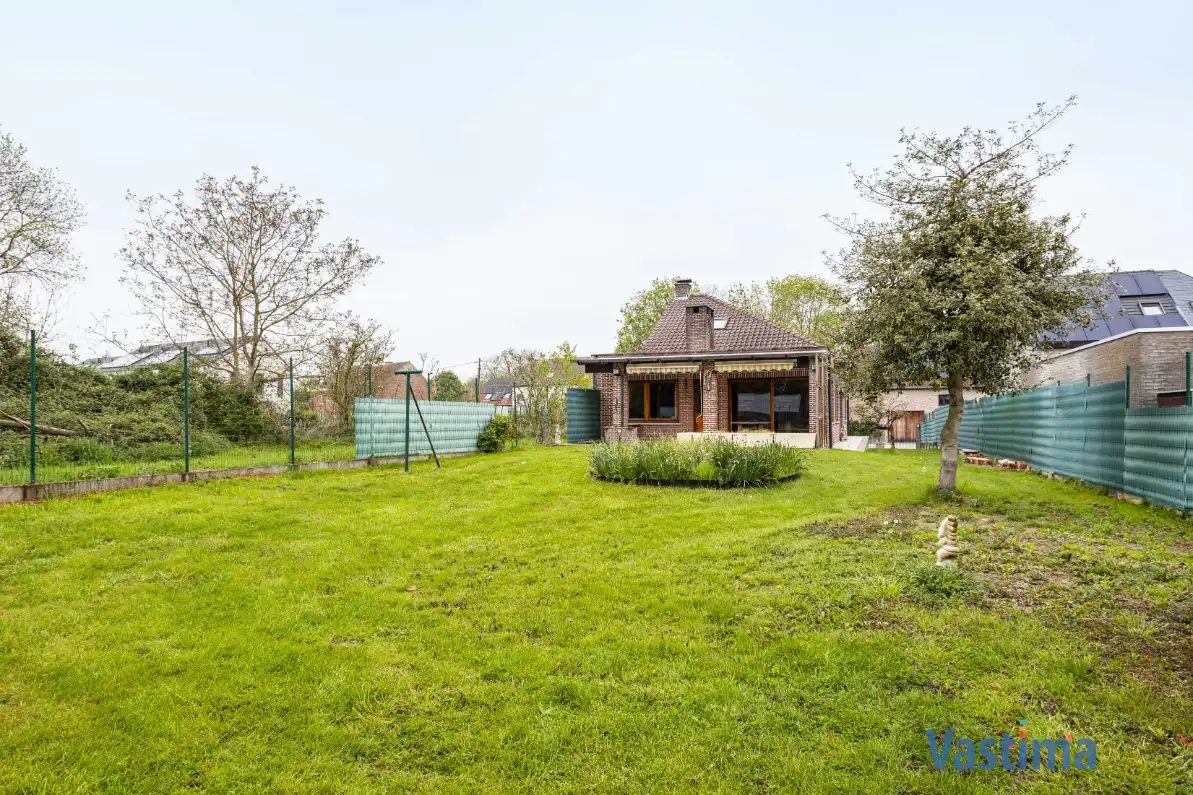 Ruime halfopen bungalow met grote kelder, 3 slaapkamers en zonnige tuin foto 35