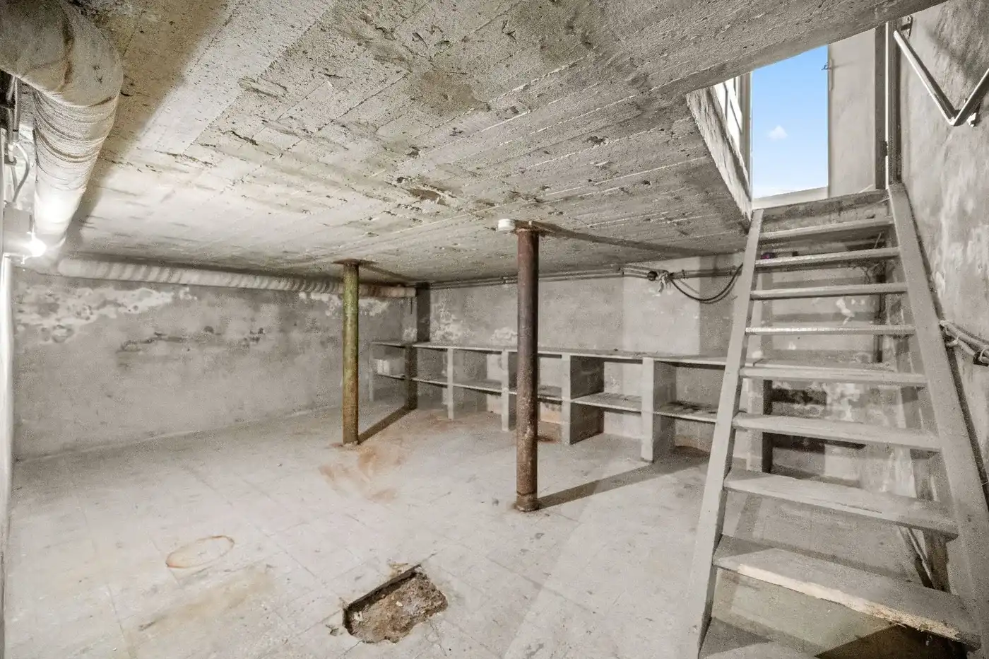 Te renoveren woning met ruime loods en stockagemogelijkheden  foto 22