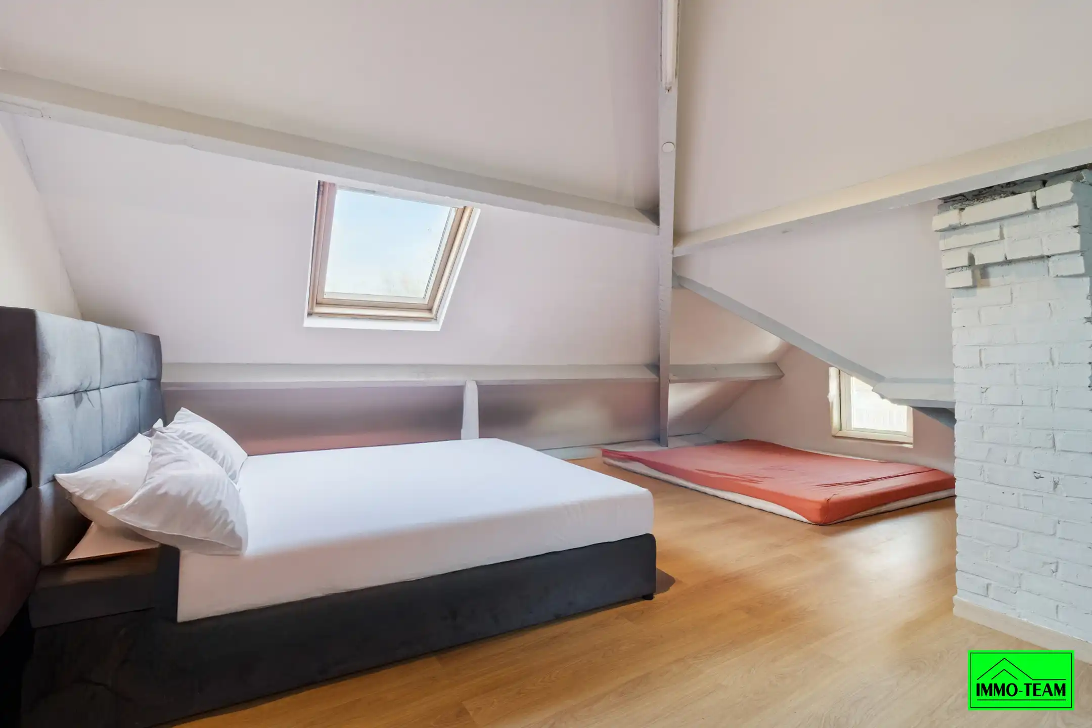 Ruime 3-gevelwoning met 4 slaapkamers en tuin foto 16