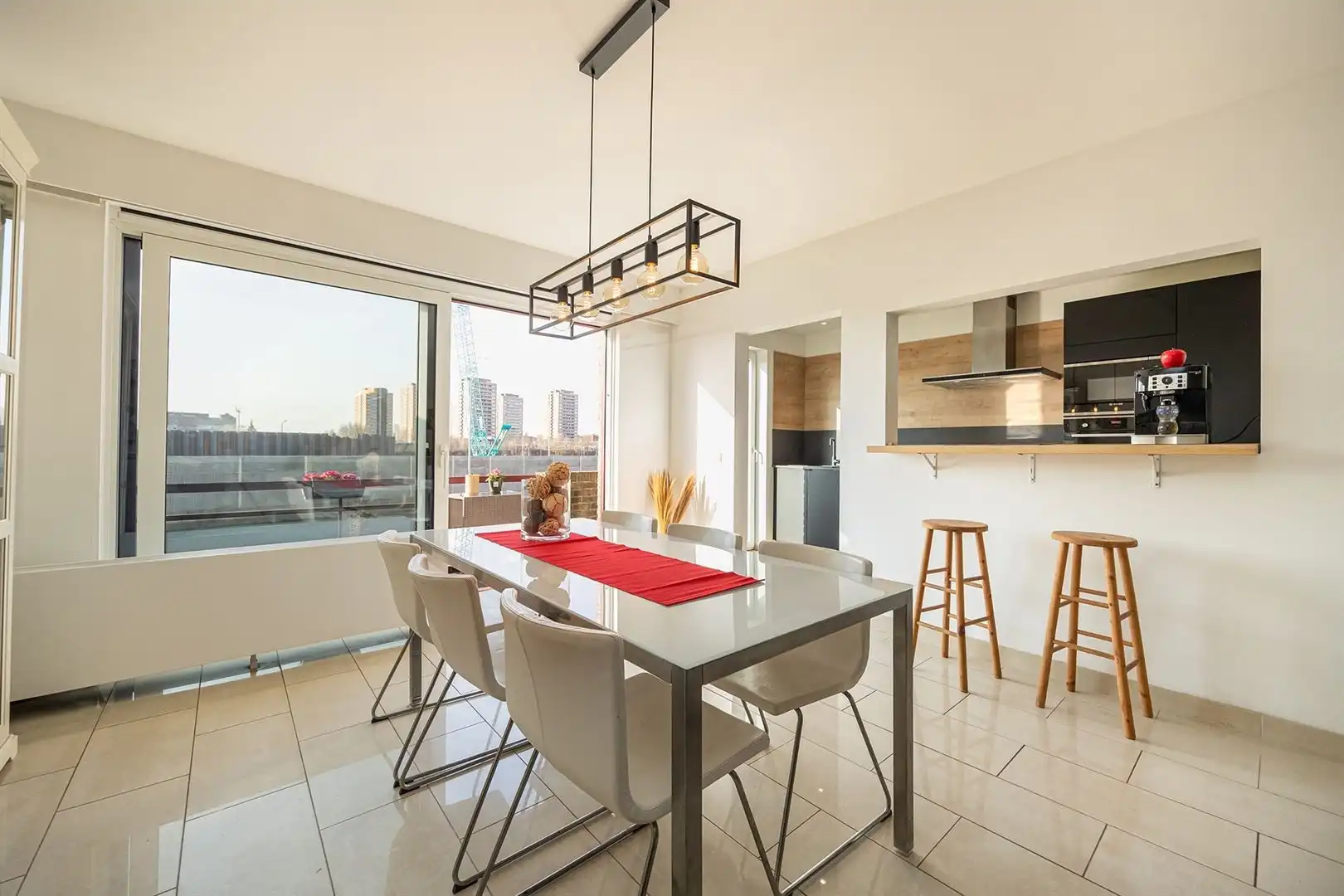 Appartement met 2 terrassen in doodlopende straat foto 4