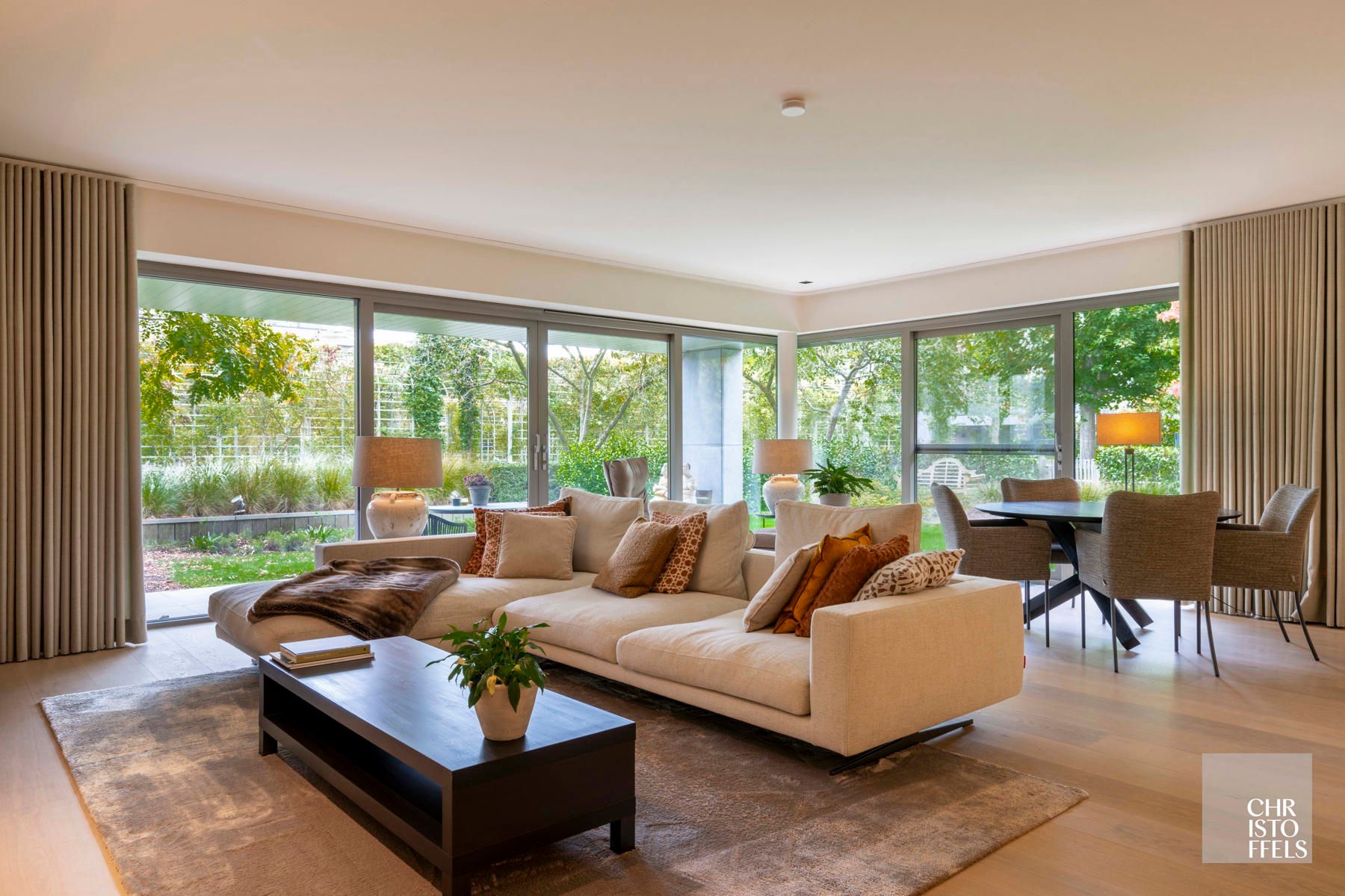 Exclusief villa-appartement (183m²) met privé tuin gelegen in een afgesloten park met buitenzwembad. foto 35