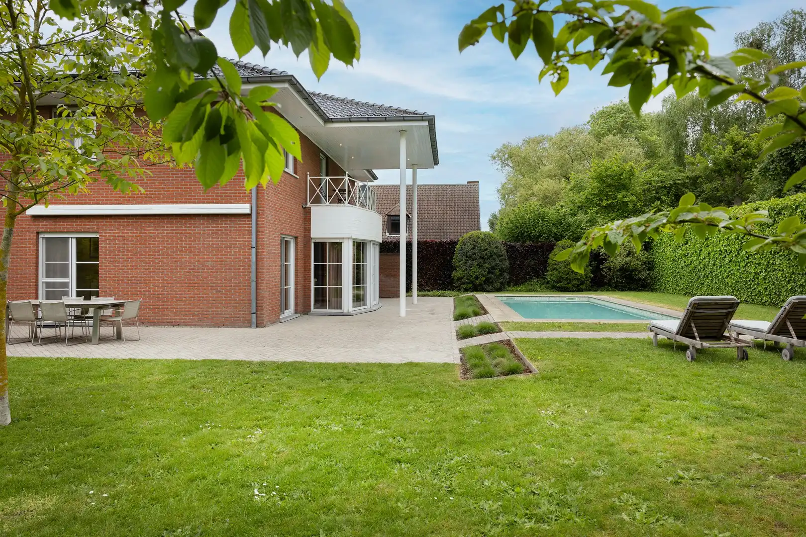 Zonovergoten wonen op 1.297 m² in villa met 6 slaapkamer. foto 11