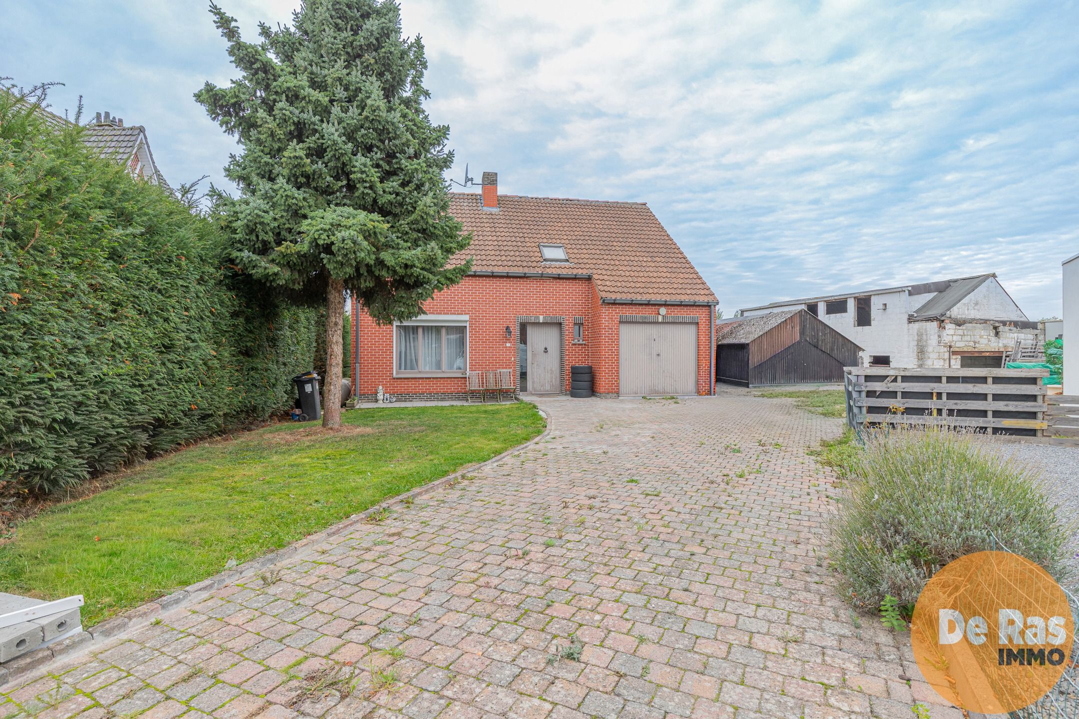 ERPE MERE Charmante woning met tuin en garage aan stadsrand foto {{pictureIndex}}