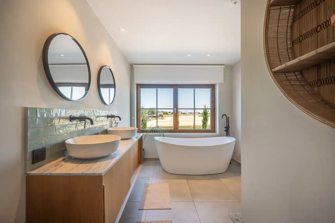 Prachtig gerenoveerde woning op een toplocatie in Knokke, met weidse open zichten over de Knokse polders foto 24