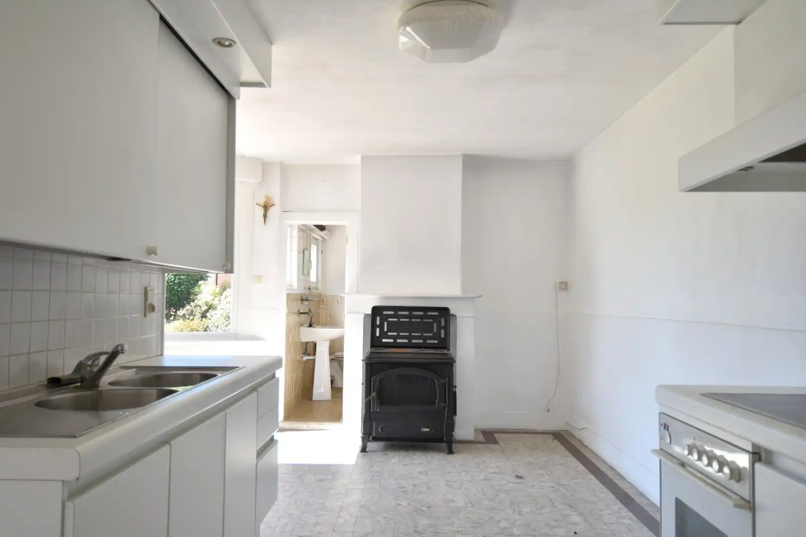 Karaktervolle woning met 3 slaapkamers en naastgelegen polyvalente ruimte (ca. 105 m²) te koop in Beveren-Leie foto 5