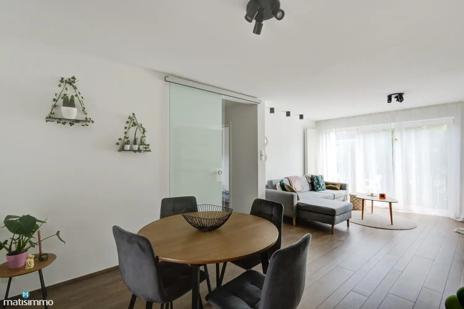GERENOVEERD APPARTEMENT MET TWEE SLAAPKAMERS, TWEE BALKONS EN ONDERGRONDSE AUTOSTAANPLAATS NABIJ HET CENTRUM VAN HASSELT foto 7