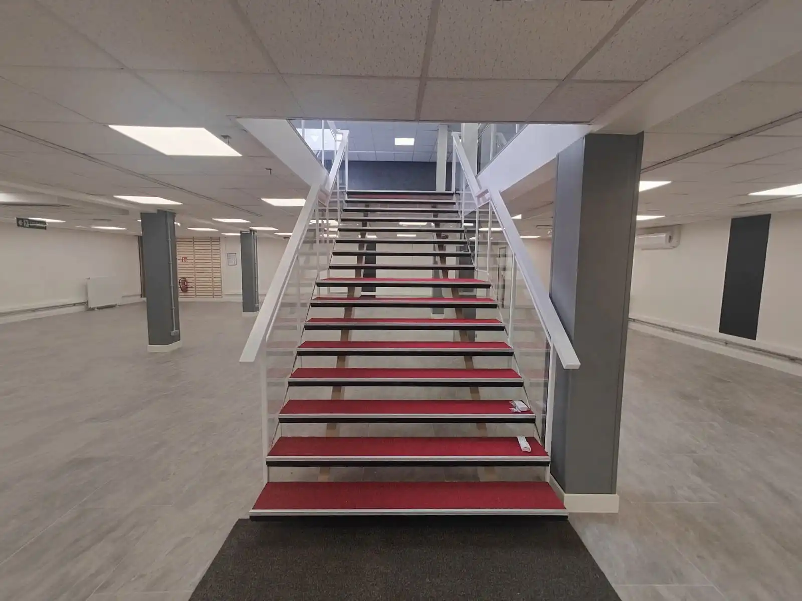 COMMERCIËLE RUIMTE / KANTOORRUIMTE IN HET CENTRUM VAN TEMSE foto 12
