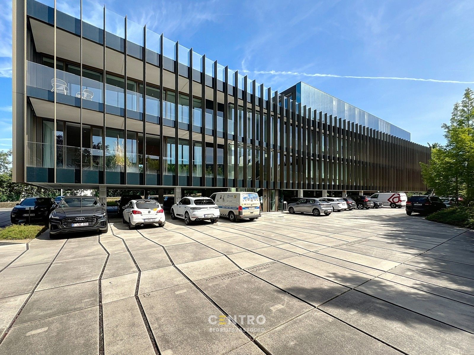 Instapklare kantoorruimte 175 m² TE HUUR in prestigieus D-One gebouw – Kortrijk. foto 4