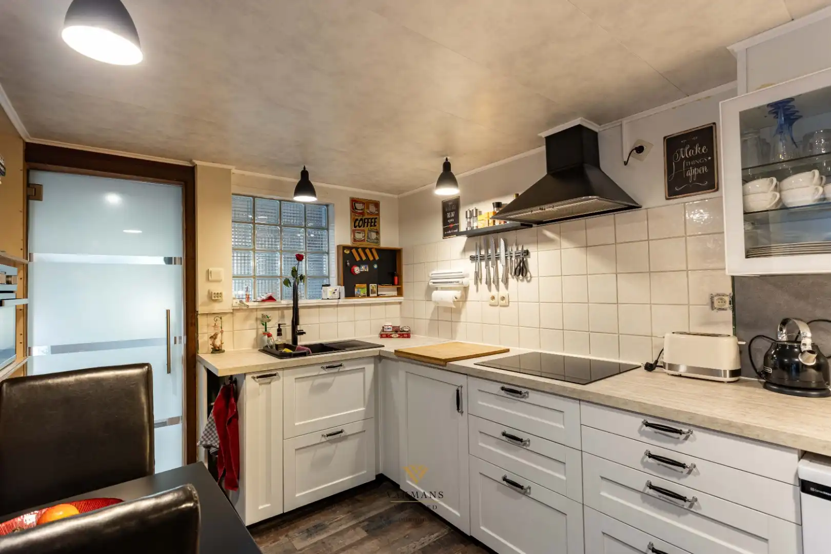 Ruime alleenstaande woning met garage in heuvelachtige omgeving foto 22