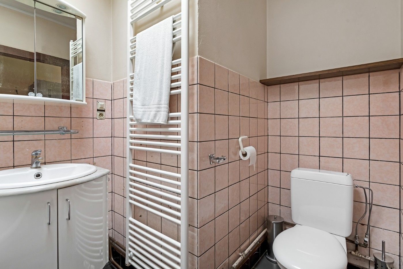 Rustig gelegen woning met 2 slpk., atelier, tuin en dubbele garagebox foto 16