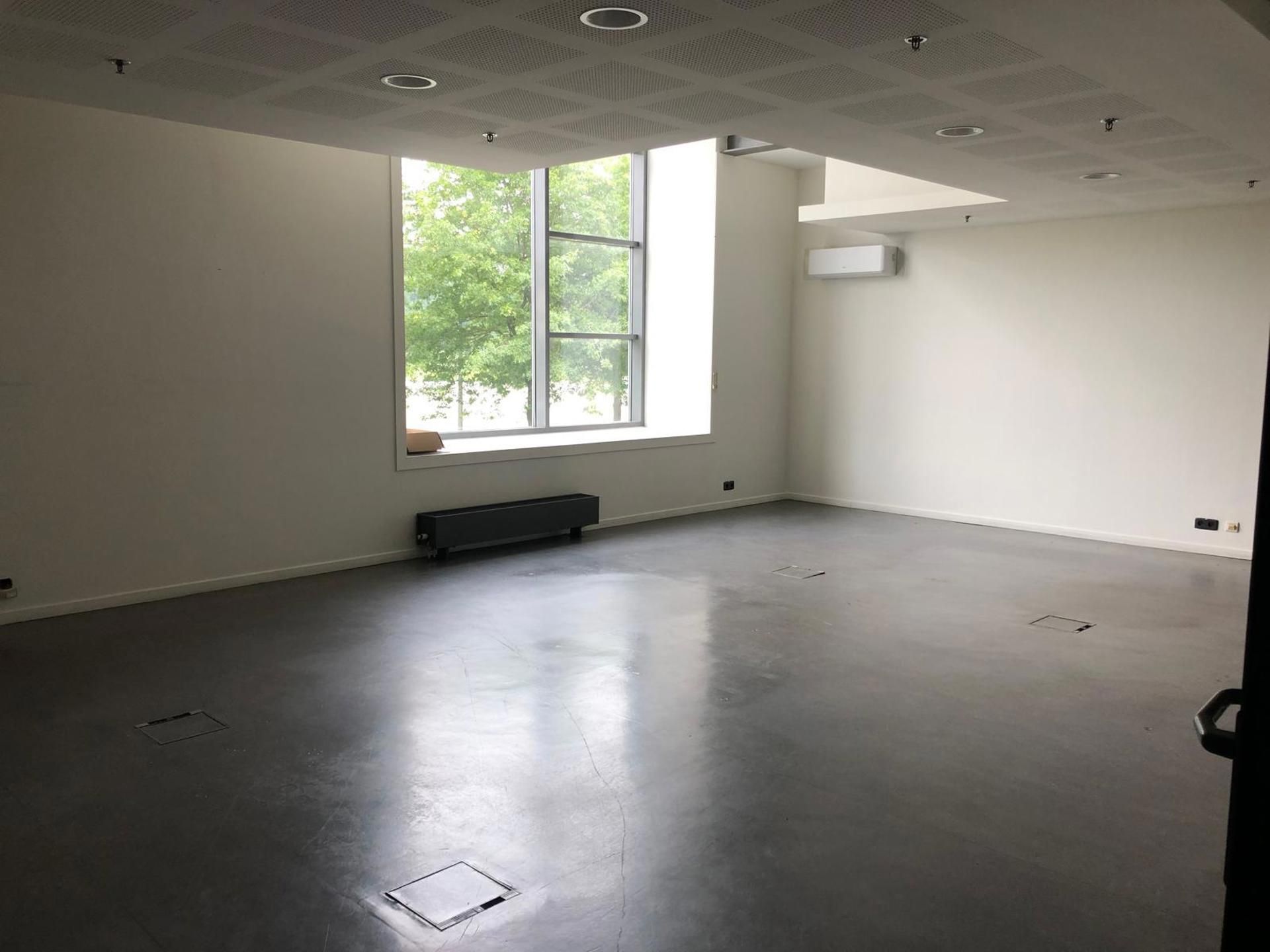 Magazijn van ca. 10.000m²  verdeeld over 2 verdiepingen glv 7.000m² en 1ste V 3.000m²  te Vilvoorde foto 12