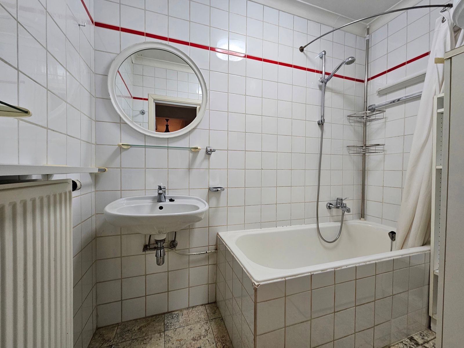 Centraal gelegen appartement met autostandplaats! foto 6