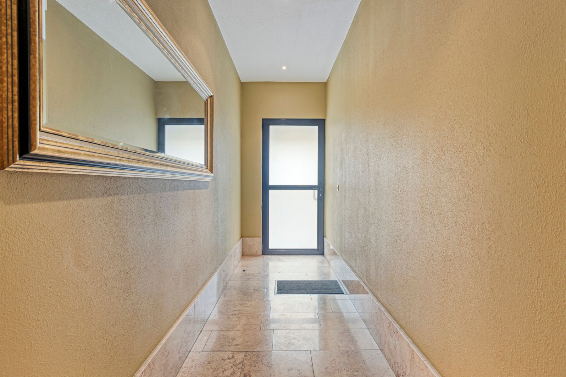 TOPPER! INSTAPKLAAR APPARTEMENT IN KLEINSCHALIG GEBOUW foto 4