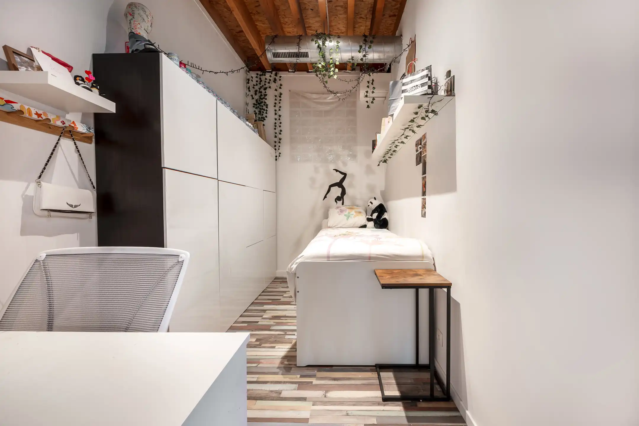 Verborgen loftwoning met tuin, parking & laadpaal in Deurne foto 18