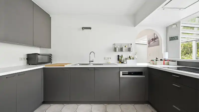 Villa van 265m² op 15 are met kantoor-praktijkruimte van 25m² en 3 slaapkamers foto 16