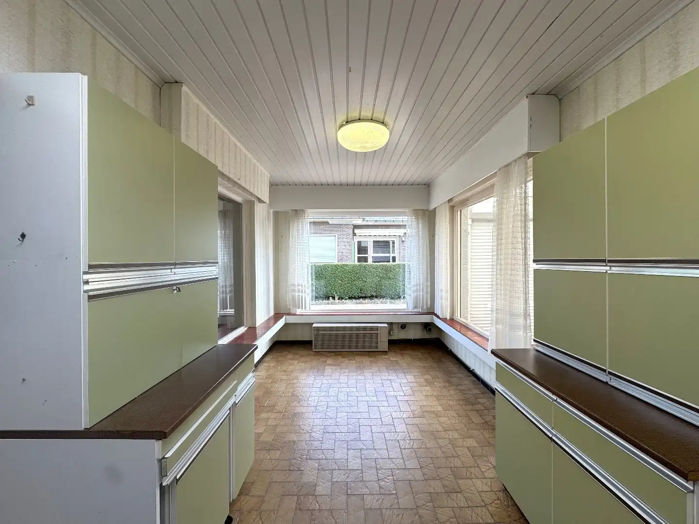Te renoveren halfopen bebouwing met bijzonder veel potentieel in rustige verkavelingswijk foto 9