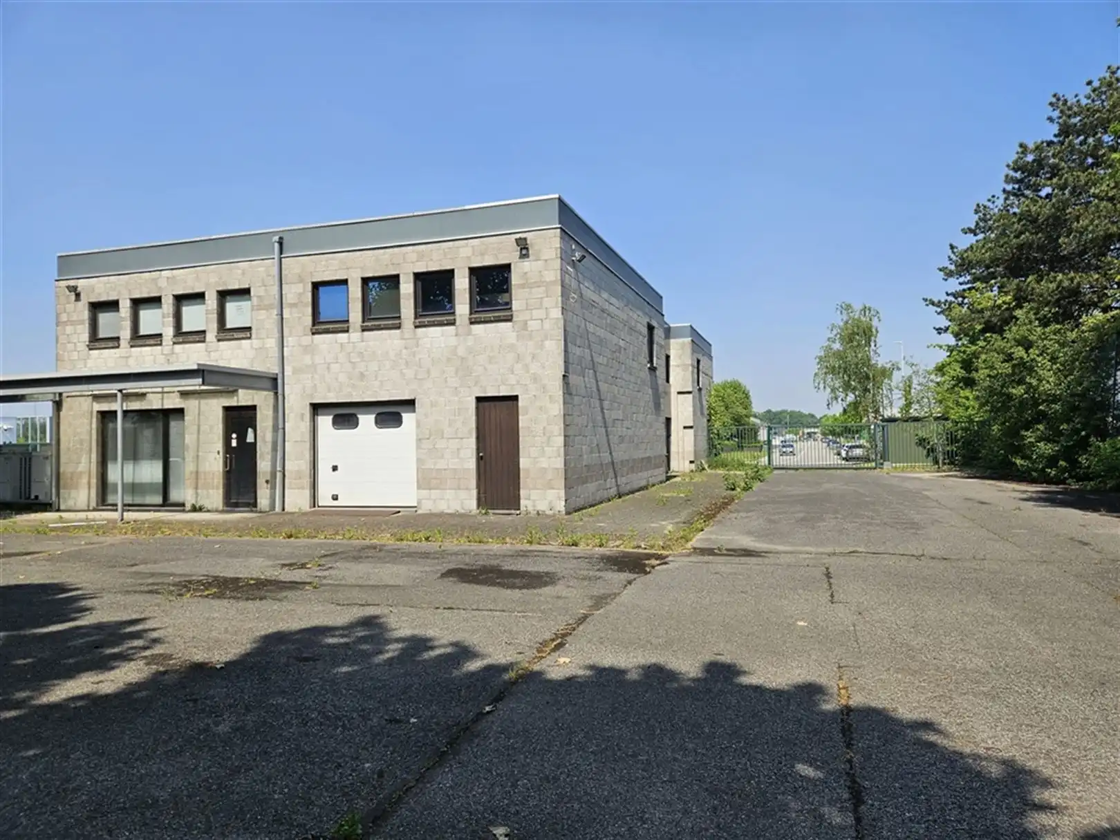 Polyvalente magazijnen/kantoren foto 4