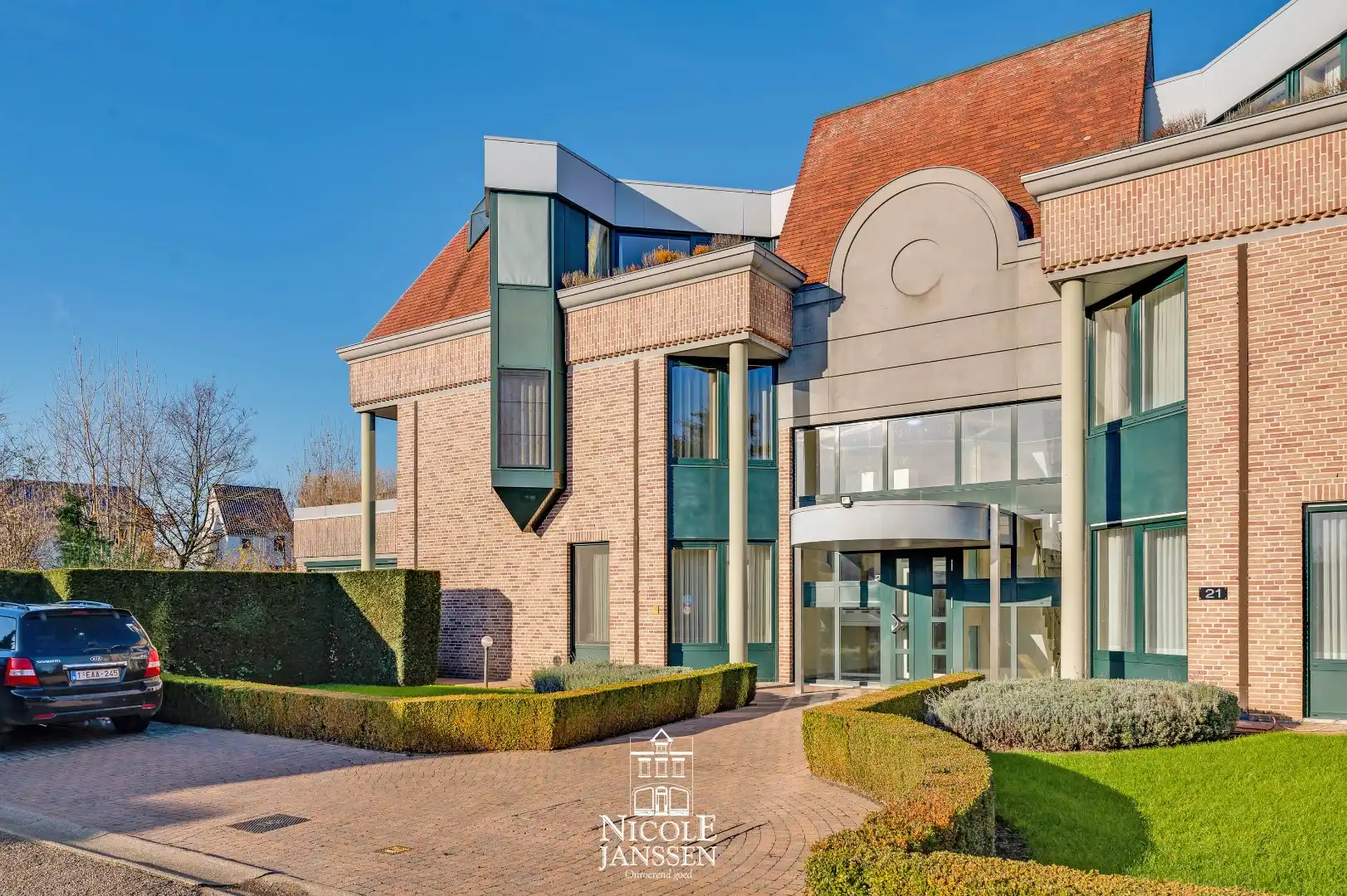 Prachtig luxueus appartement met 2 slaapkamers, kantoorruimte en ondergrondse garage foto 19