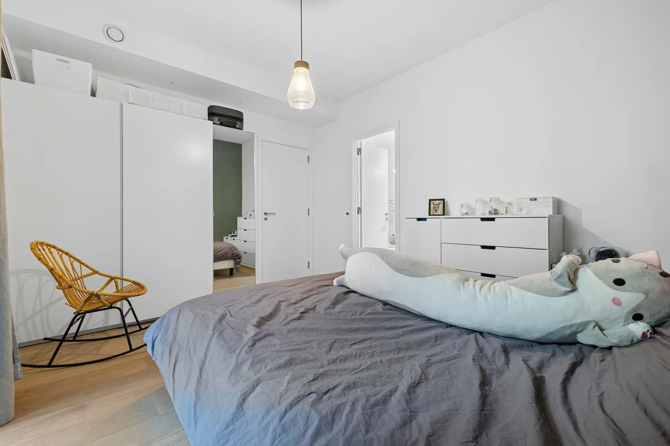 Gemeubileerd appartement met 1 slaapkamer + kelder foto 5