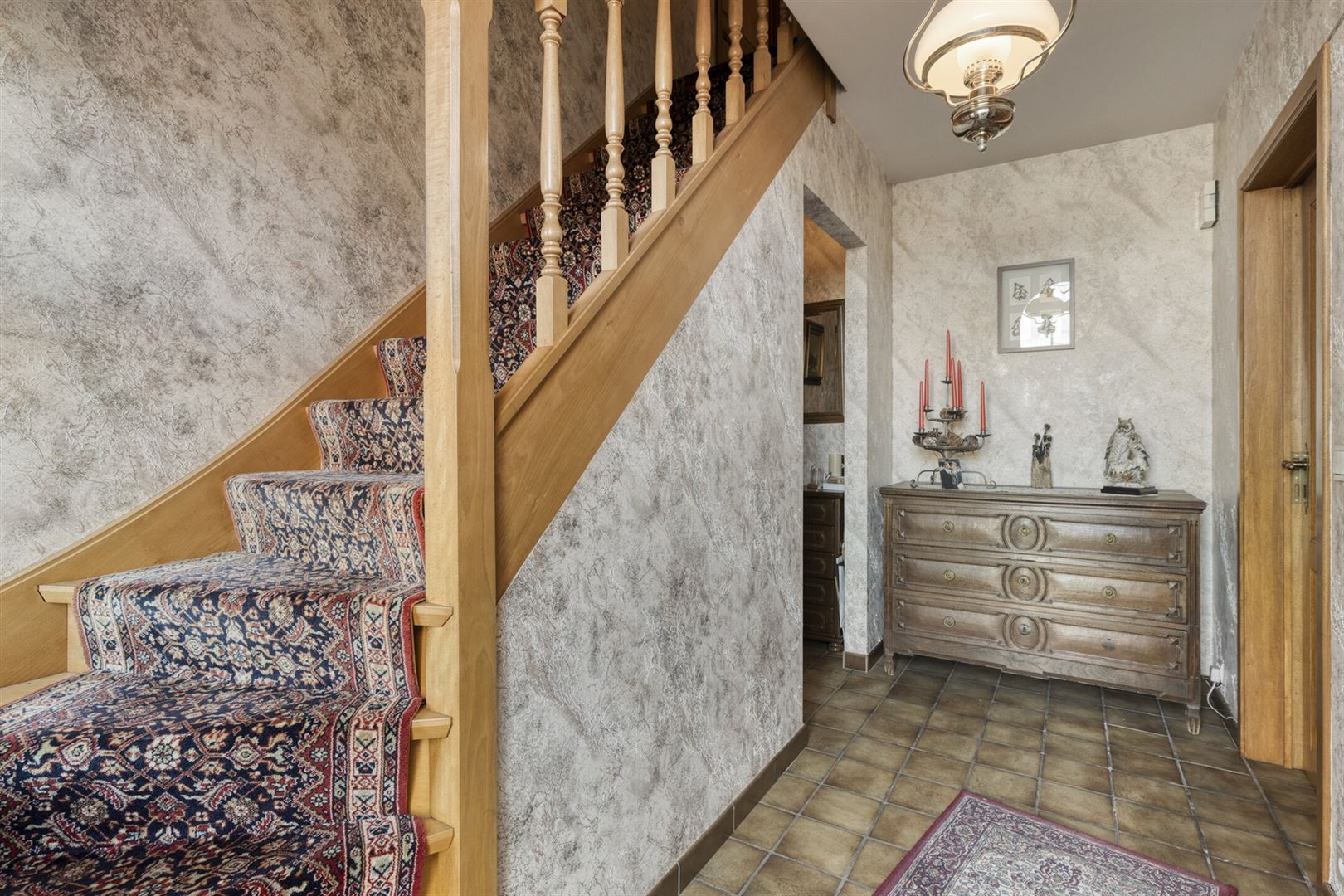 Goed onderhouden open bebouwing gelegen op 1.170 m² met 4 slaapkamers. foto 3