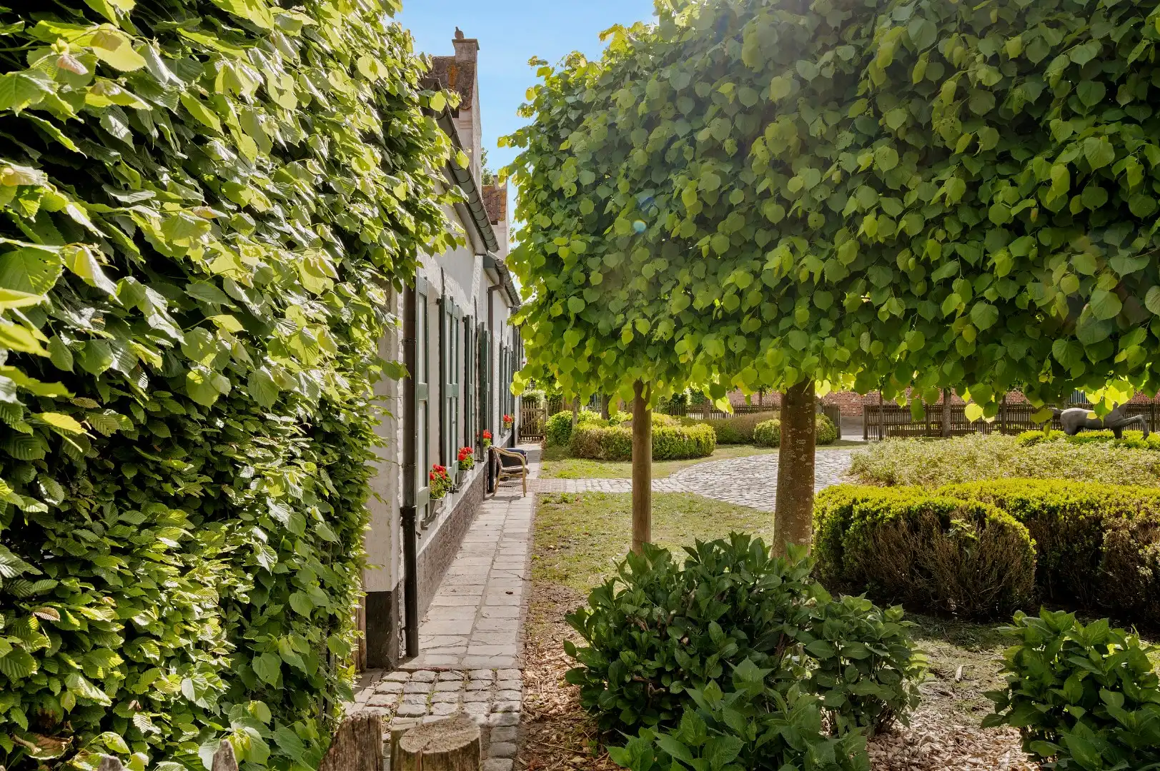 Uitzonderlijke hoeve met binnenpiste en paardenstallen op 1,88 hectare foto 13