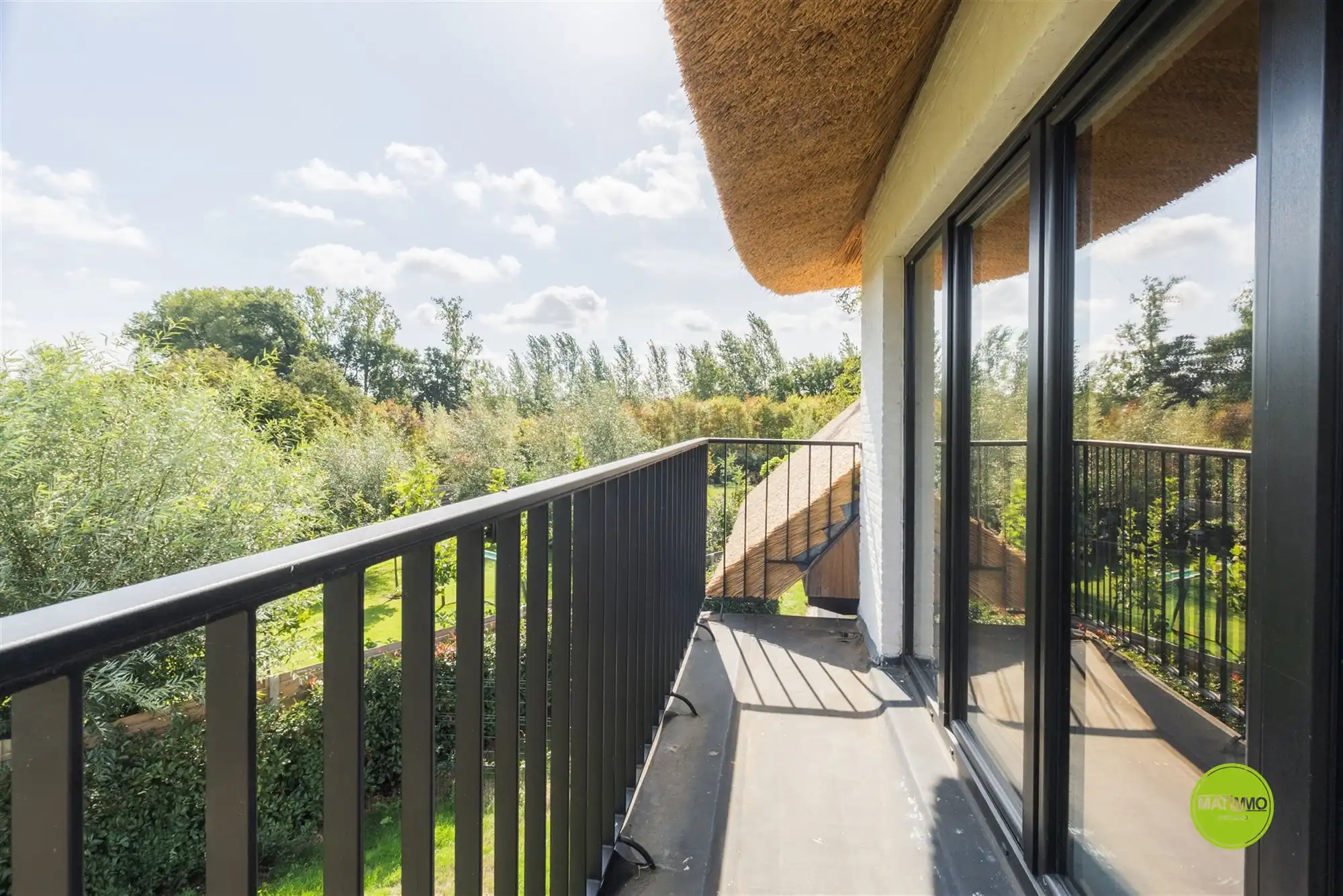 Luxueus gerenoveerde woning met groot stuk grond  foto 29