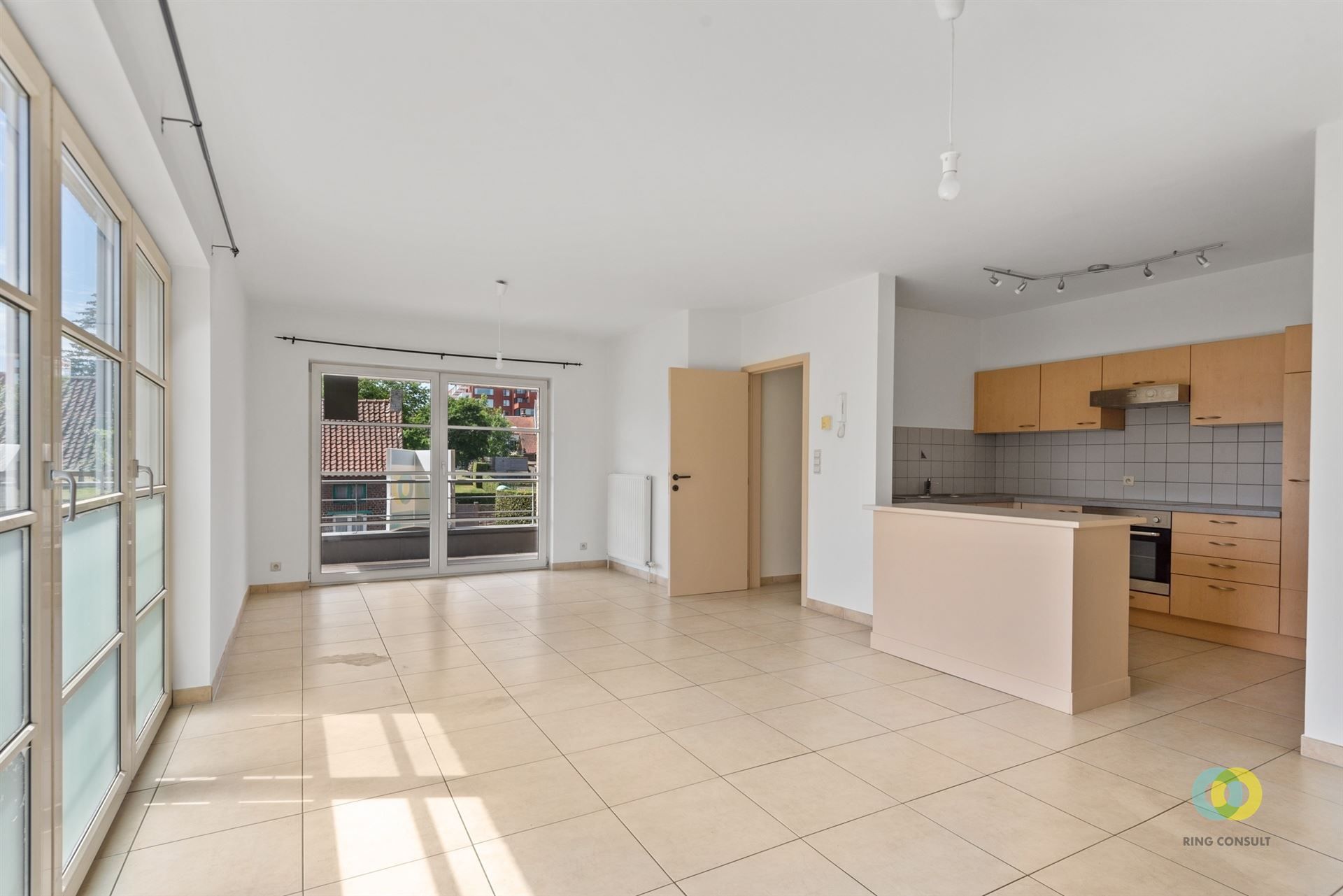 appartement met twee slaapkamers en garage foto {{pictureIndex}}