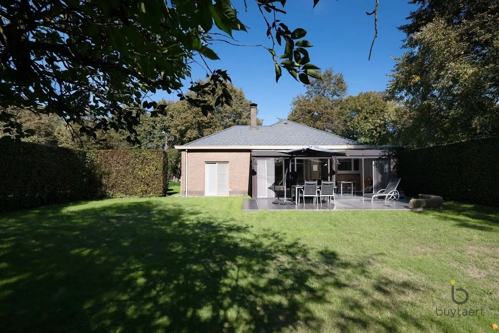 Aangenaam GELIJKVLOERS landhuis in een fijne en groene omgeving! foto 30