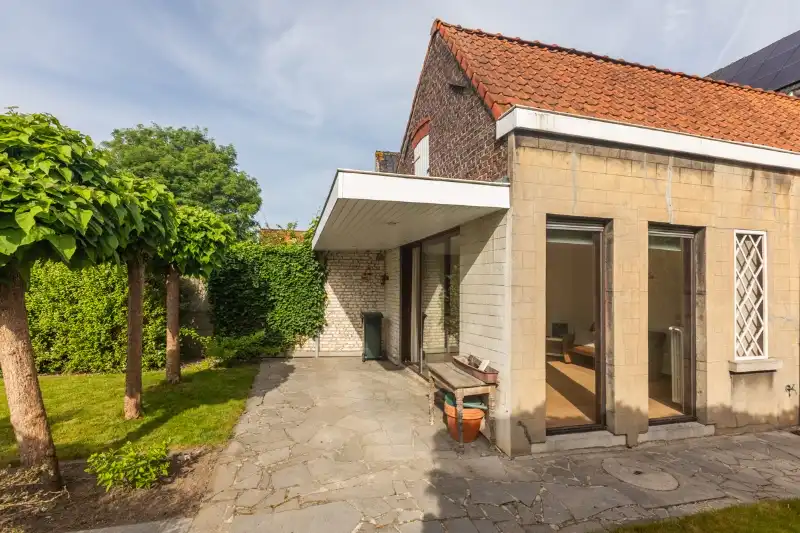 Prachtige, te renoveren, authentieke burgerwoning  met 5 slaapkamers, tuin en ruime garage. foto 26
