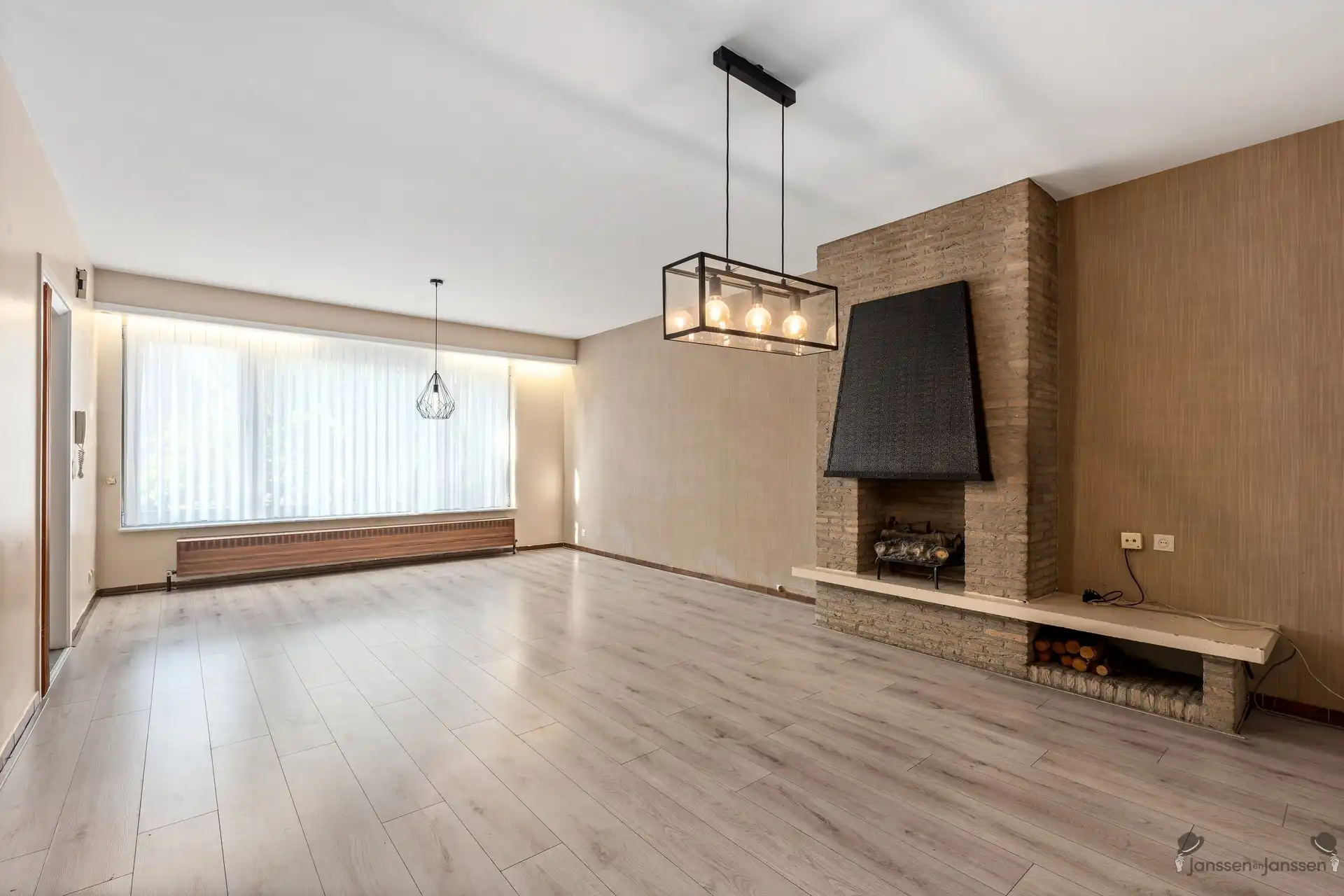 Op te frissen gelijkvloersappartement met 3 slpk's, tuin en garage foto 5