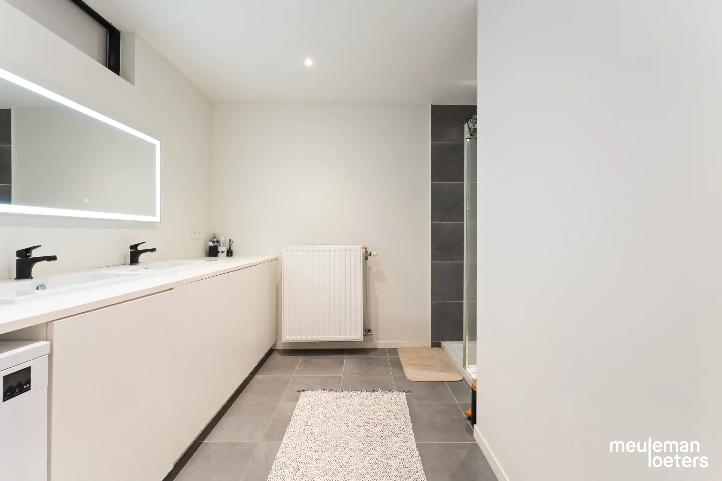 Volledig gerenoveerde woning met hedendaags comfort foto 6
